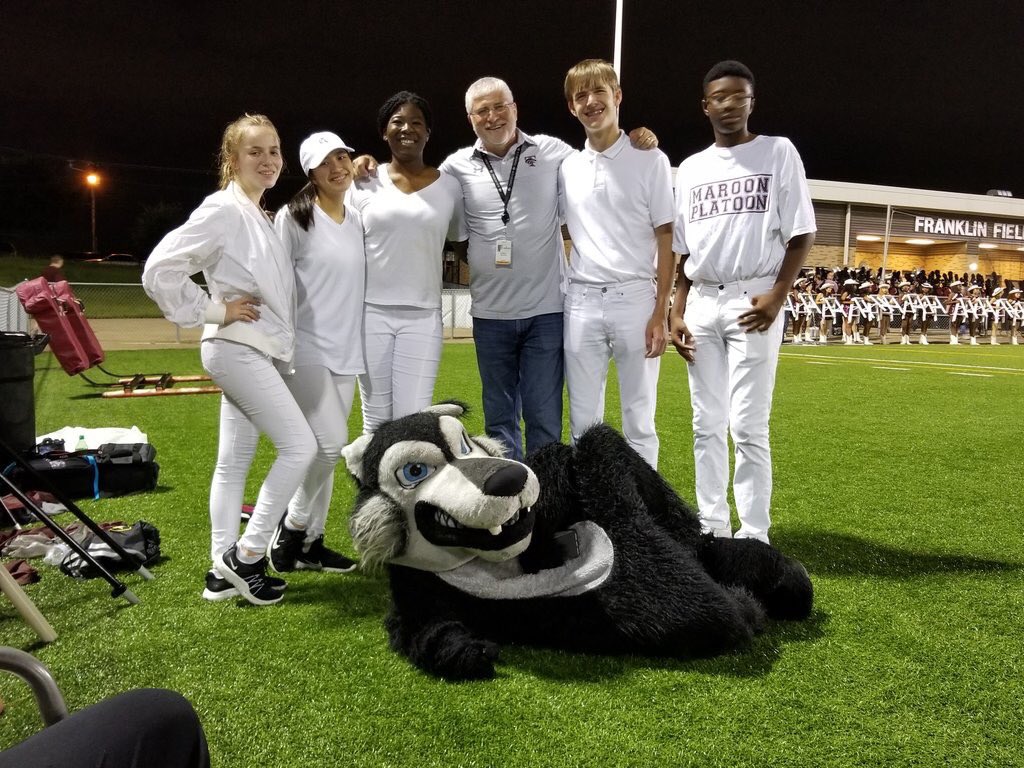 TViewWolves's tweet photo. 🙌🏾🙌🏾🙌🏾We need our 🐺fans pumped 💪🏾tonight! @MTHSPlatoon come visit our families and get us pumped! 🗣Lead the cheers and we will follow! We here for you. Thank you for doing an amazing job! @TimberviewBand, 🎺🥁🎷thank you for keeping us hyped. We ready! Bring on the 🔥 https://t.co/35aKXpdUFj