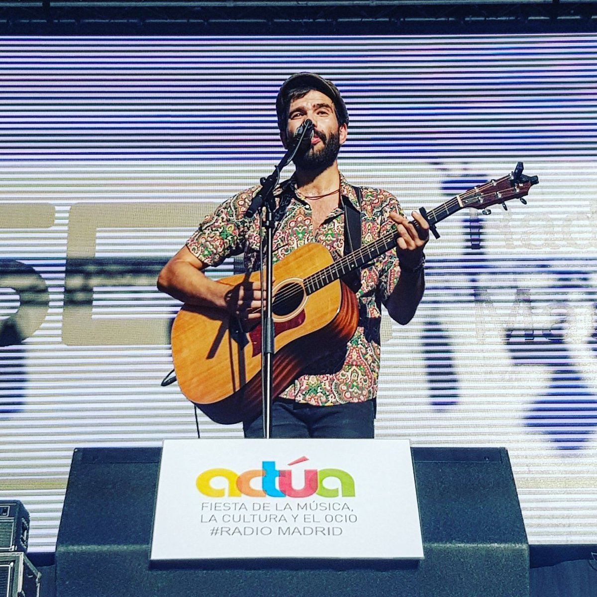 musichunters_es's tweet photo. ¡ @SenorNadye animó la Puerta del Sol como "nadye" esta tarde en el evento de #ActuaMadrid de @La_SER ! ¡Qué ambientazo, Madrid! ¡Recordad que presentan #CuandoTodoExplote en @ConciertosCoper el 12 de octubre junto a @GoteleBand ! Todo el mundo a @wegowES 😁 https://t.co/EFM0IP6B7F