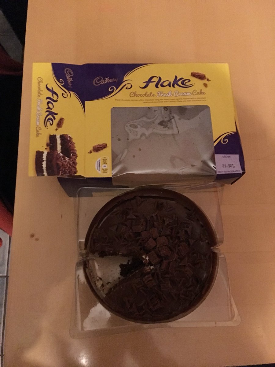 ahjoneswilliams's tweet photo. Eating my #flakecake in honour of #JeffFlake https://t.co/I4YoKypBzn