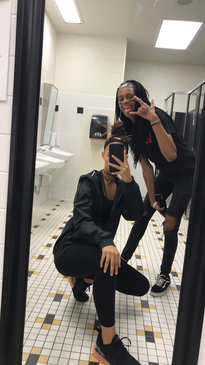 jn0lamez's tweet photo. #FHShoco2018 @FreedomSCA SENIOR SZNπ¨ https://t.co/EYYadGdPWf