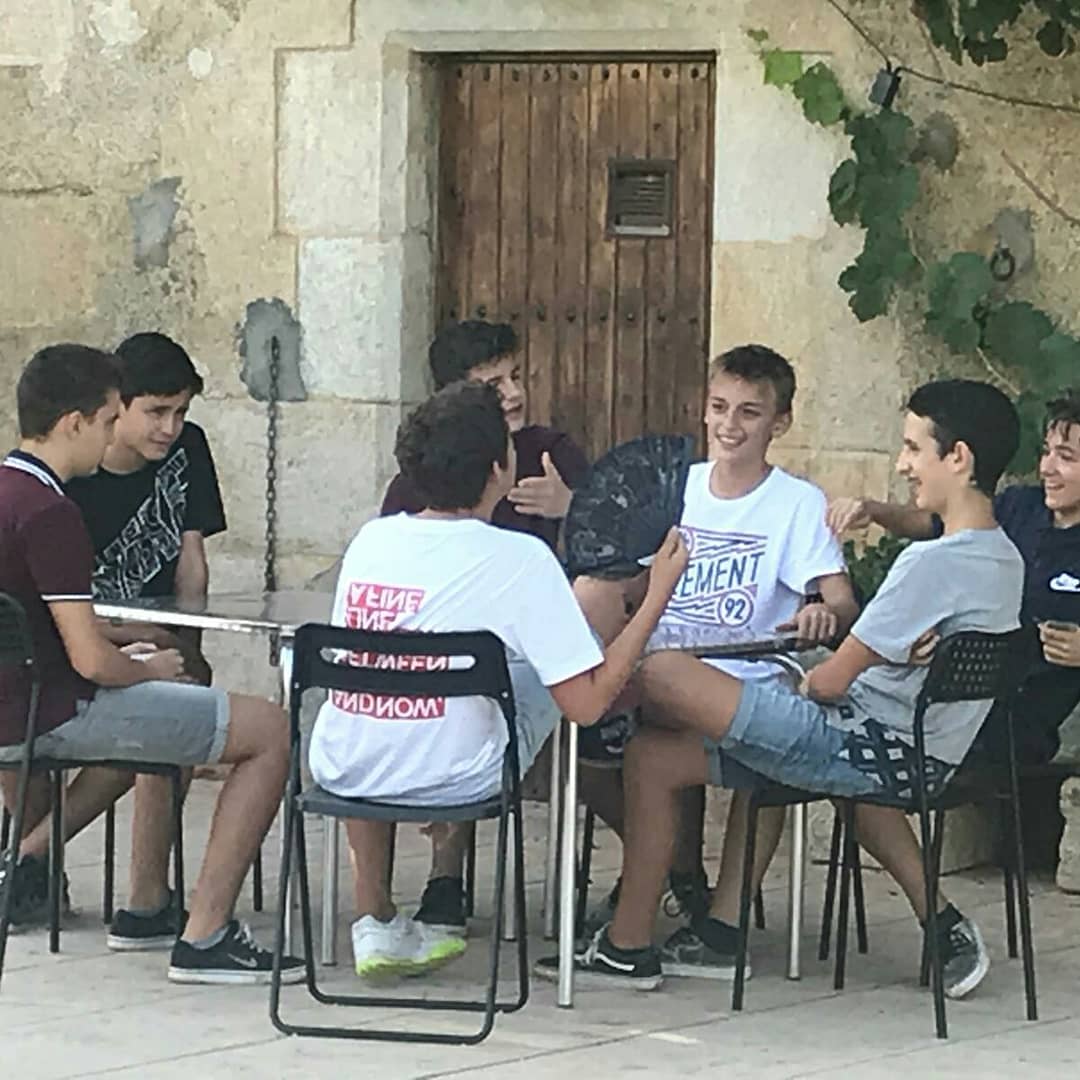 PadreDamianSSCC's tweet photo. Acaba la setmana i els alumnes de #ESOPD i #BTXPD han pogut gaudir de les #convisinicidecurs d'1 o 2 dies 🎒! Jocs, dinàmiques cooperatives i pregàries han permès que es coneguessin més mentre aconseguien reptes i generaven anècdotes 😉! #aprenentatges #somunequip #ambganesdemes https://t.co/kGgJOU0YUn