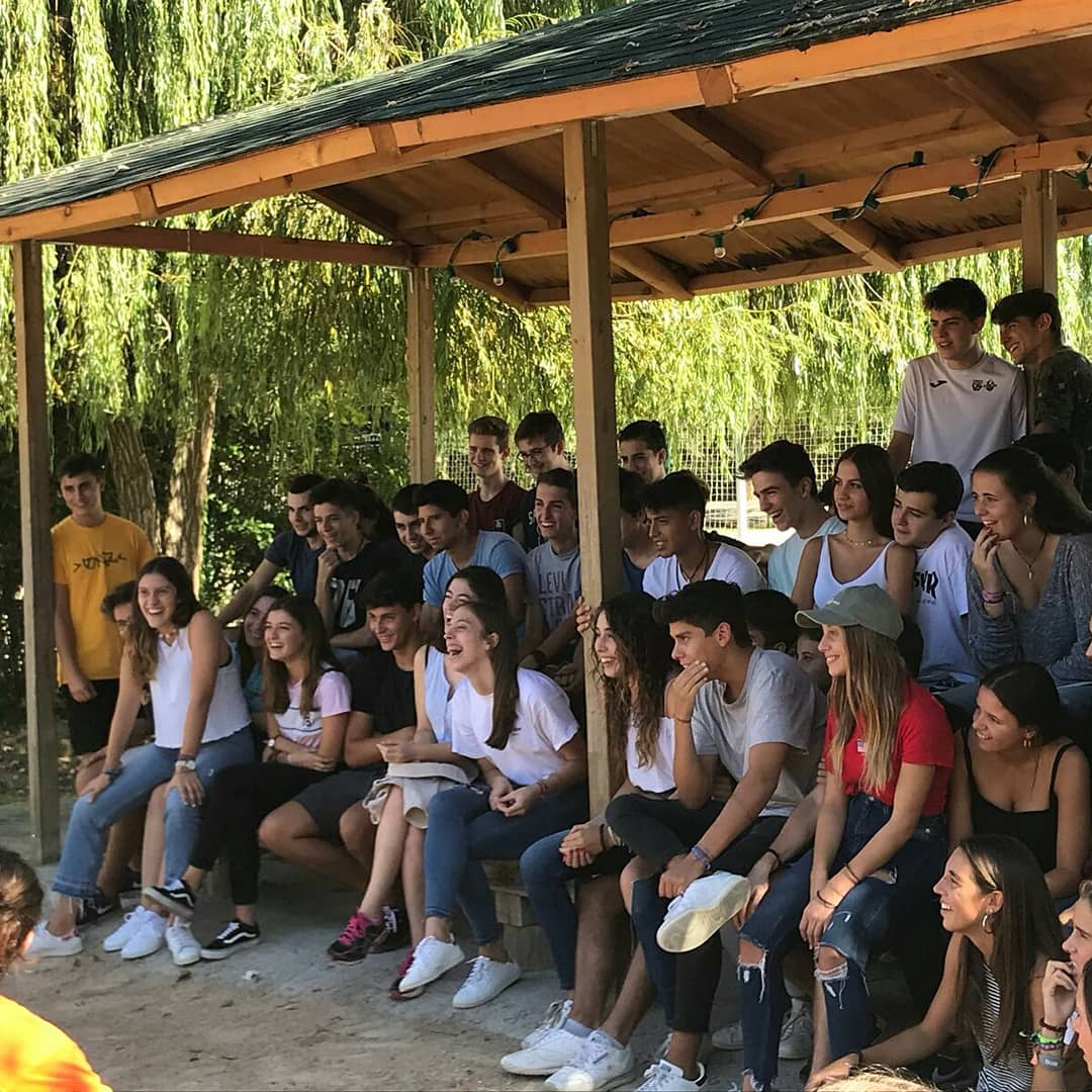 PadreDamianSSCC's tweet photo. Acaba la setmana i els alumnes de #ESOPD i #BTXPD han pogut gaudir de les #convisinicidecurs d'1 o 2 dies 🎒! Jocs, dinàmiques cooperatives i pregàries han permès que es coneguessin més mentre aconseguien reptes i generaven anècdotes 😉! #aprenentatges #somunequip #ambganesdemes https://t.co/kGgJOU0YUn
