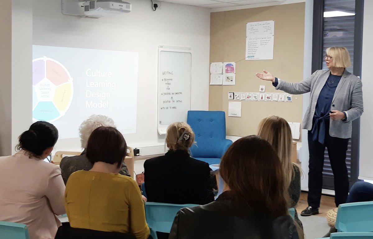 AnneKnock's tweet image. Wonderful afternoon at Davidson’s Mains Primary School talking about #thefutureoflearning
Thanks for inviting me @LesleyMcMillan1