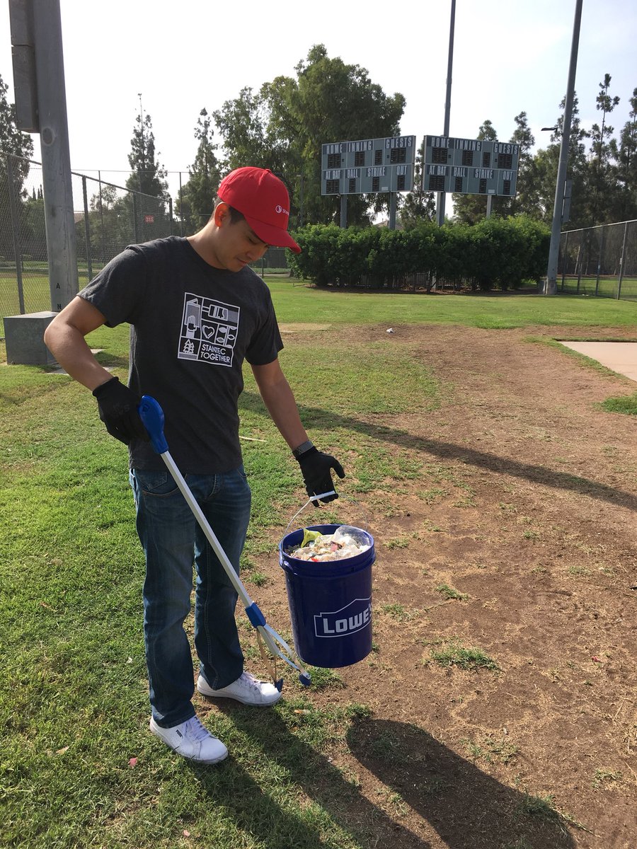 dannycraig's tweet photo. Doing our part at the sports park in the @CityofTustin for @Stantec in the Community Week with offices around the globe doing local service projects. #StantecTogether #StantecProud https://t.co/PRsFFXaFSL