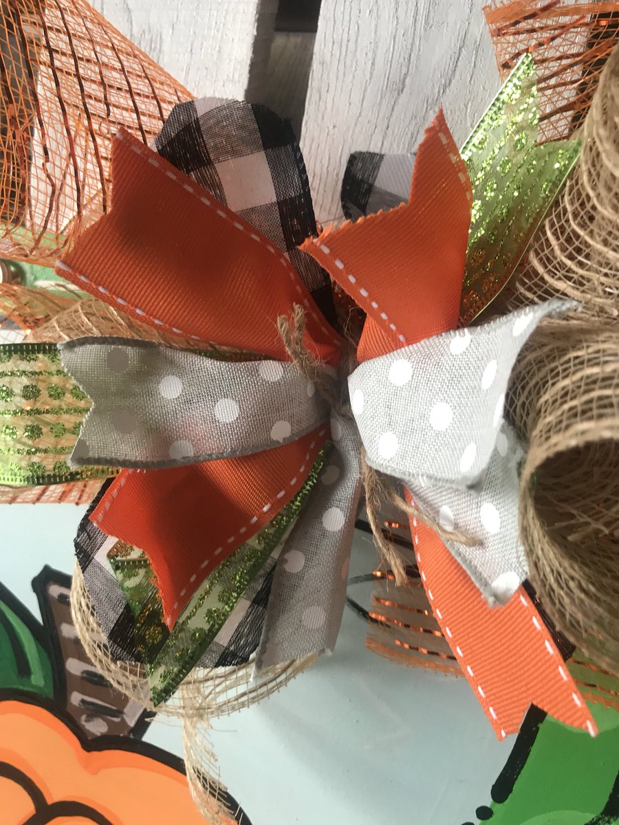 Mom2ThreeKKT's tweet photo. Get it here ๐https://t.co/oo81XEy5Ea #pumpkinpicking #itfeelslikefall #vintagetrucksdoorhangers https://t.co/KZQkusoIBV
