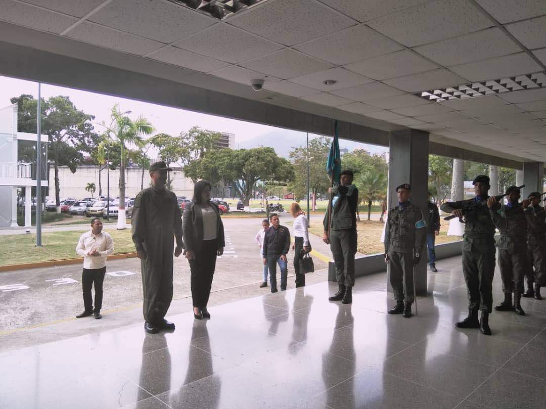 Sostuve una excelente jornada de trabajo con el Comandante General de la Aviación de la FANB, Mayor General <a href="/PedroJuliac/">Pedro Alberto Juliac</a>, para la revisión y evaluación de la incorporación de nuevos proyectos en el Plan de Ejecución de Obras. 

Seguimos avanzando 🤝
