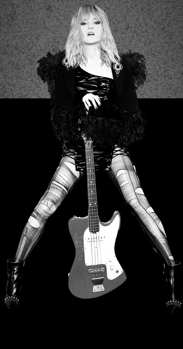 benniblondie's tweet photo. Non so voi ma io comunque sono ancora ferma qui eh🔥 #VicDeAngelis #TopdelTop #Divina #Maneskin ❤️ https://t.co/jxnbvqNZnc
