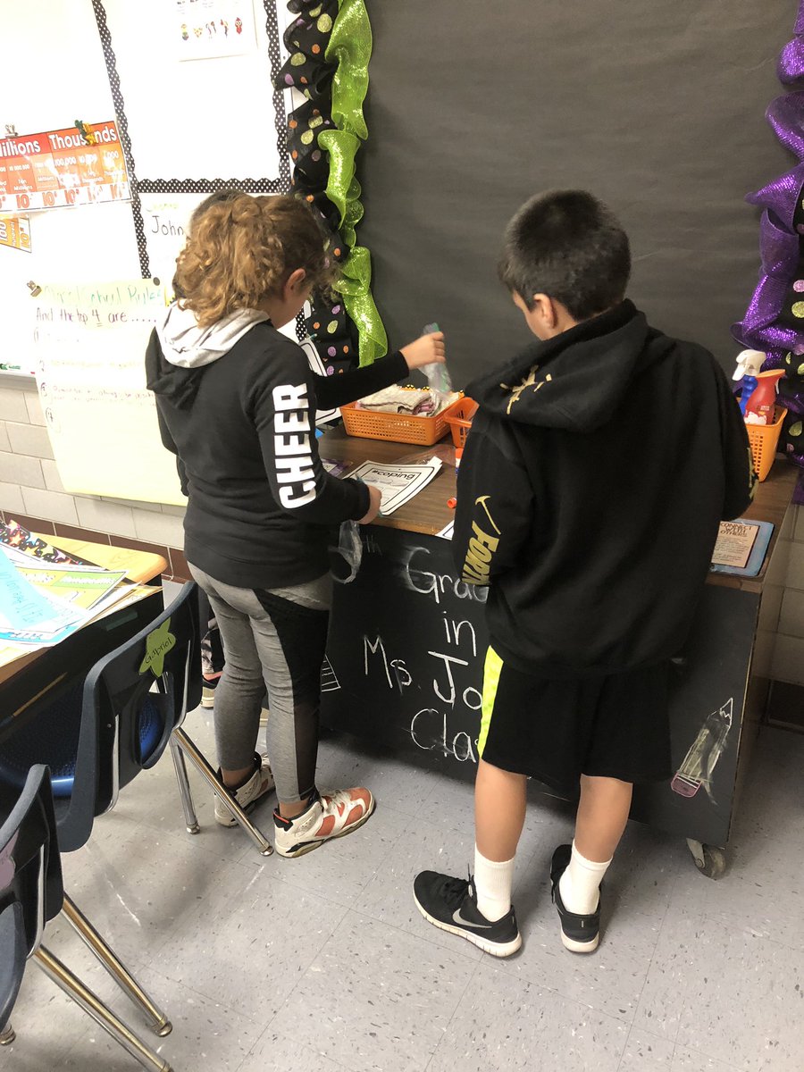 MsJofLINCOLN's tweet photo. #Fantastic Friday with Mrs. Vivino. Team building and coping strategies to move us into our weekend! 🎉🎉🎉#fifthgradefun #happymindhappylife #FifthGradeharmony https://t.co/t3t7Bigp6Q