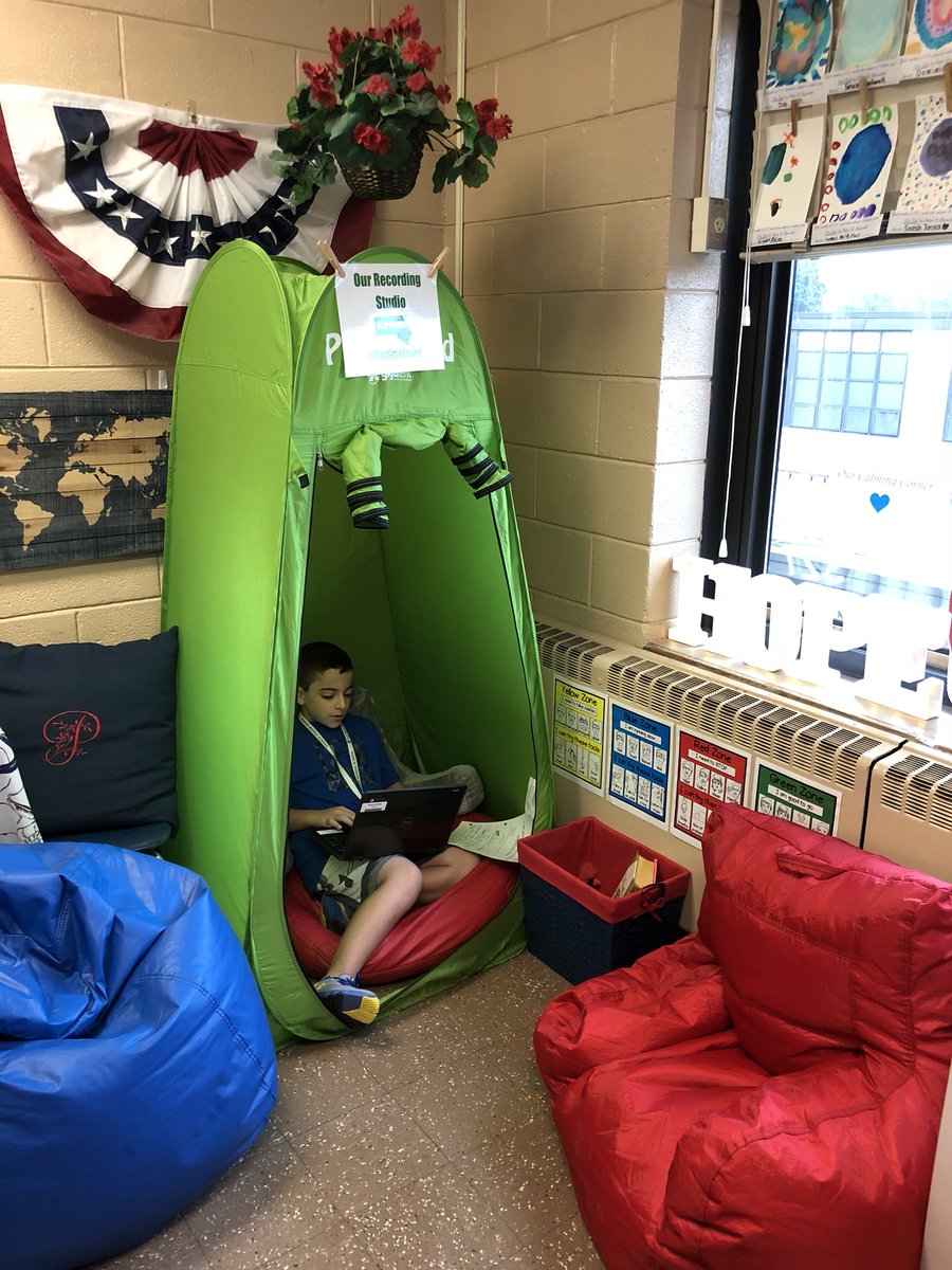 MsMPavlick's tweet image. After picking their favorite comprehension claims from English this week, readers shared their claims on @Flipgrid. 📗💻🎤🎧 #sharedthinking