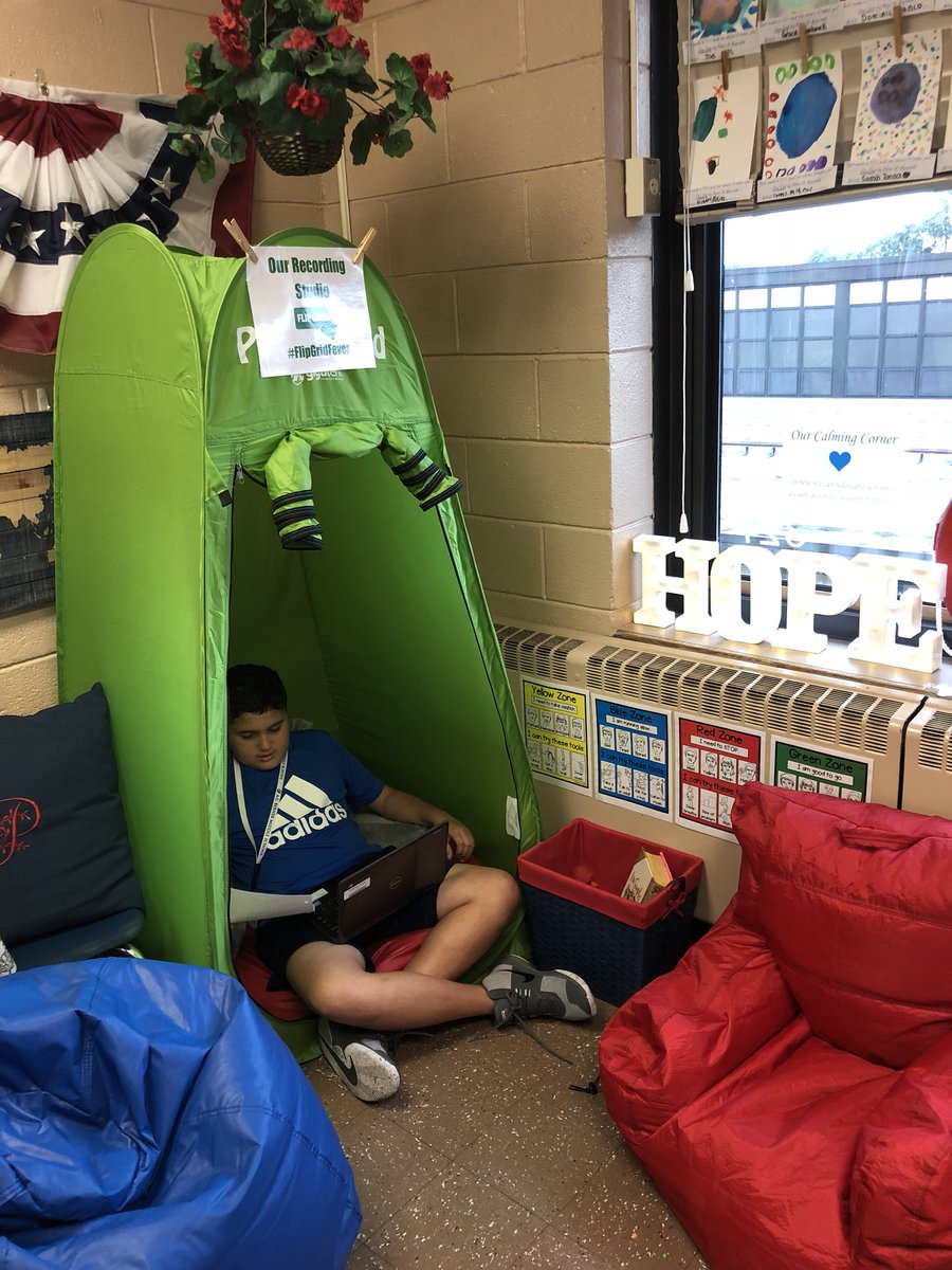 MsMPavlick's tweet image. After picking their favorite comprehension claims from English this week, readers shared their claims on @Flipgrid. 📗💻🎤🎧 #sharedthinking