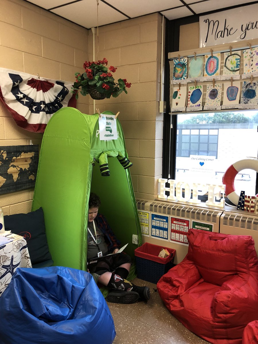 MsMPavlick's tweet image. After picking their favorite comprehension claims from English this week, readers shared their claims on @Flipgrid. 📗💻🎤🎧 #sharedthinking