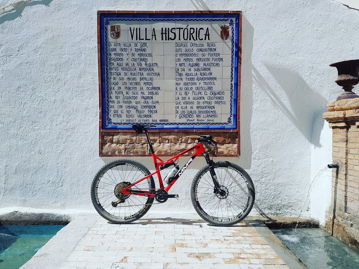 Apurando las últimas pedaladas de esta temporada.....como siempre disfrutando de los rincones se mi tierra. 

#mmrfrt 
#mmrbikes 
#mmrkenta 
#gor