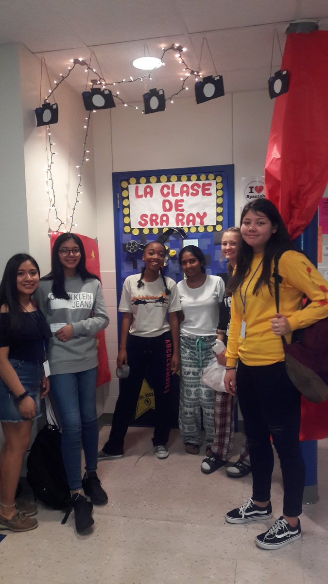 SraDianaCampos's tweet photo. @FHSRaccoons WL B106 wan "best dance theme" door HOCO decoration contest!!!! Thanks for the help Spanish club and FELICIDADES!!! #spanishclub #FHSHoco2018 #SchoolSpirit https://t.co/T2QZnLPTXi
