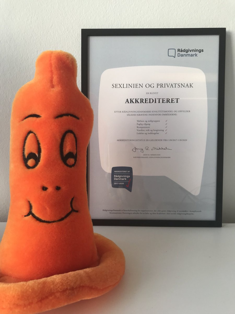 RaadgivningsDK's tweet photo. FANTASTISK at få lov at være flue på væggen når rådgiverne lytter til og taler med de unge, der skriver og ringer. Masser af empati, anerkendelse og faglighed. Og solid kollegial sparring. Fik jeg sagt, at Privatsnak og Sexlinien er #akkrediteret. #frivilligfredag #dkrådgivning https://t.co/0jWulqnYOW