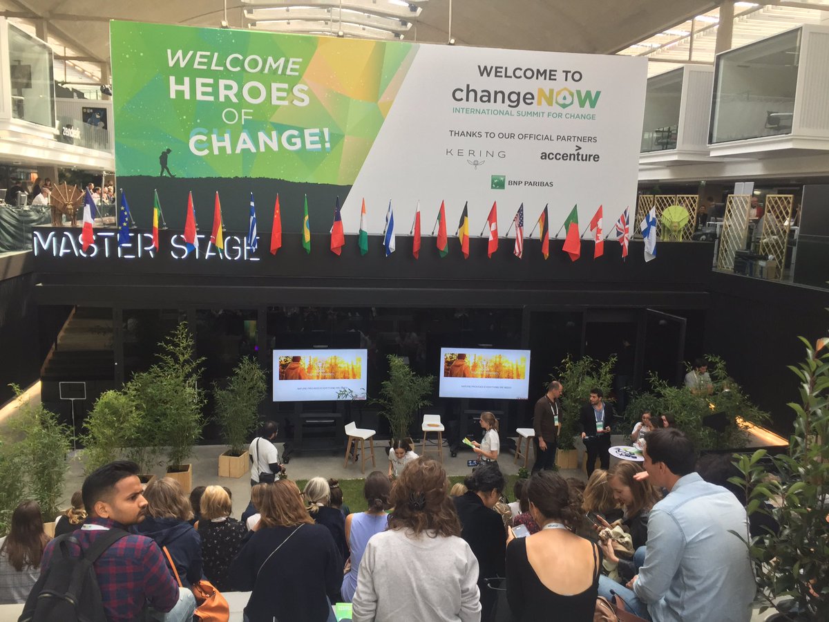 Kalima_RP's tweet photo. Belle affluence à @changeNOWsummit ! La #MasterStage est pleine ! Les #Makers résolument prêts à agir ... #ChangeNOwSummit https://t.co/SM3iHbptIh