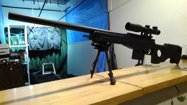 O Xrhsths 萠木ゐちこ 佐賀射撃酒場nestの人 Sto Twitter 名探偵コナン の 赤井秀一 の スナイパーライフル もあるんですか と聞かれましたがありますよっ 東京マルイ Ai L96aws Bar 偽bar ゲームセンター 射撃場 射的屋 射的場