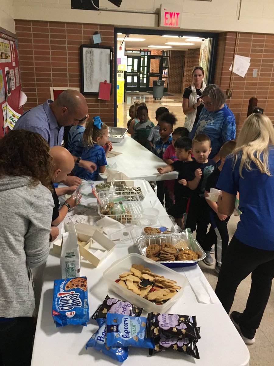 JayBilly2 (@ps5orders) on Twitter photo In honor of Alopecia Areata Awareness month Madison organized a bake sale and talked to our school <a href="/bfes_ltps/">Ben Franklin ES</a> #bfrocks In honor of Alopecia Areata Awareness month Madison organized a bake sale and talked to our school <a href="/bfes_ltps/">Ben Franklin ES</a> #bfrocks