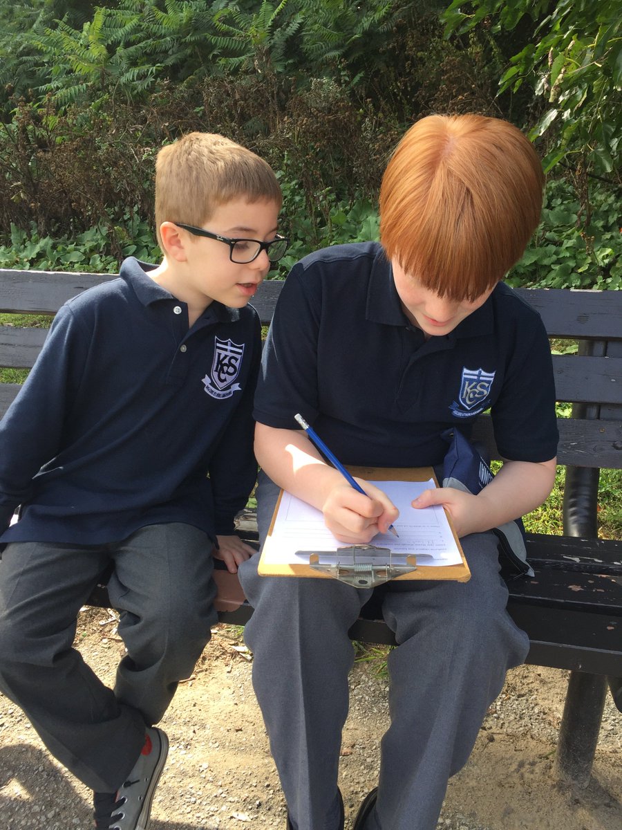 KCSMatters's tweet photo. Grade 1 students practice mindful observation in nature with their grade 7 Mindfulness buddies. #QuestionAndBeCurious #ThinkAboutYourThinking https://t.co/3TbWuL87Ia