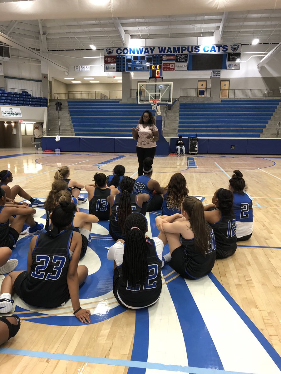 AshHutchcraft's tweet photo. Special thanks to former 🏀
Lady Wampus Cat and ‘08 state champion 💍 Na’Dra Robertson for speaking to our team yesterday!
🚾🏀 https://t.co/GiWBYlNmXF