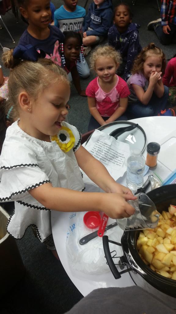AprilReny1's tweet photo. Ending our Apple unit by making Crock Pot Applesauce. #iamcucps #ccesdukes https://t.co/grDCTECWX5