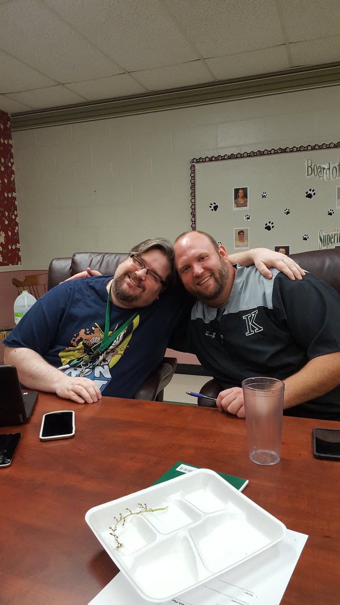 MerklinSuzanne's tweet photo. #kingstonk14pride #supportothers https://t.co/oGGJWuhSRP