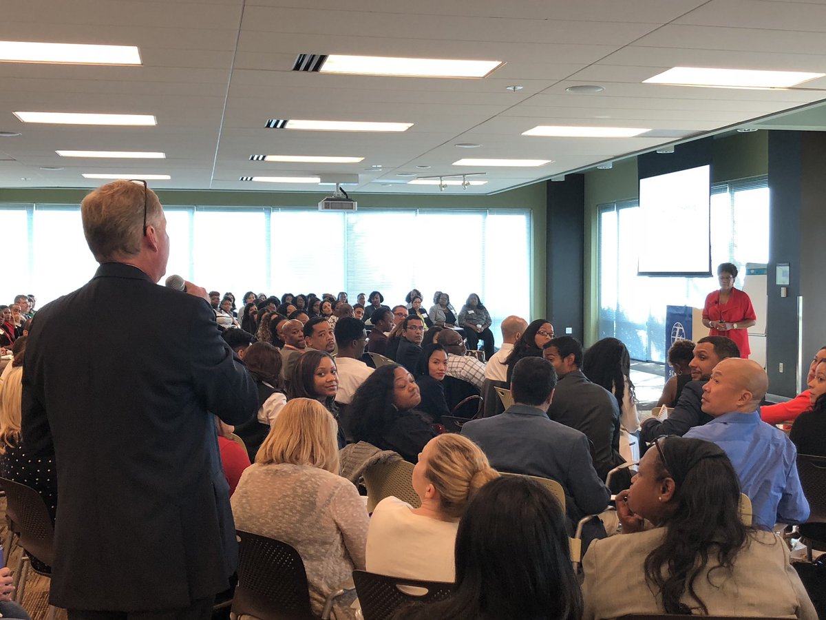 stldiversity's tweet photo. We are off and running! So excited for the start of Fellows Co-Hort 13 at Express Scripts with Dr. Beverly Edgehill, SVP at TJX in Boston.  Managers of Fellows have joined us. It’s all about mentoring!!! #SLBDI13 https://t.co/kwHpc5VmhZ