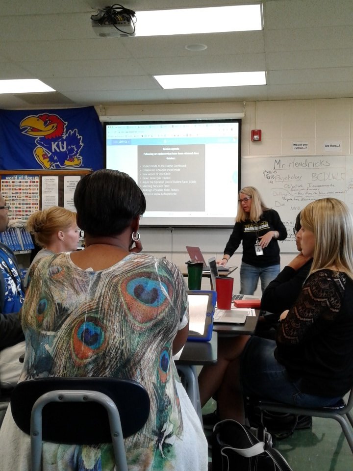 Forney4th's tweet photo. Nearpod refresher and refreshments. Great job Kristie! #HMC1C&amp;IDay @CompassHMC1 #HMC1C https://t.co/yz8d5NJ2ZF
