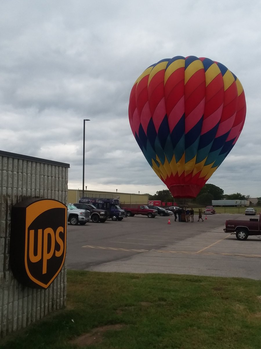 Danny_Stephens1's tweet photo. Wichita Building's Guard Gate this morning! Big thanks to @scotthotair! A South Center On Road Supervisor who also happens to know a thing or two about piloting a hot air balloon! "Keep your Head out of the Clouds" #FocusFriday @CP_UPSers @ReubenLogan4 https://t.co/4RS7MH1D5t