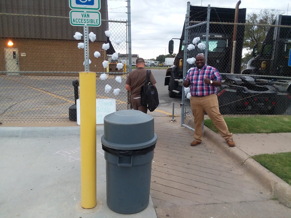 Danny_Stephens1's tweet photo. Wichita Building's Guard Gate this morning! Big thanks to @scotthotair! A South Center On Road Supervisor who also happens to know a thing or two about piloting a hot air balloon! "Keep your Head out of the Clouds" #FocusFriday @CP_UPSers @ReubenLogan4 https://t.co/4RS7MH1D5t