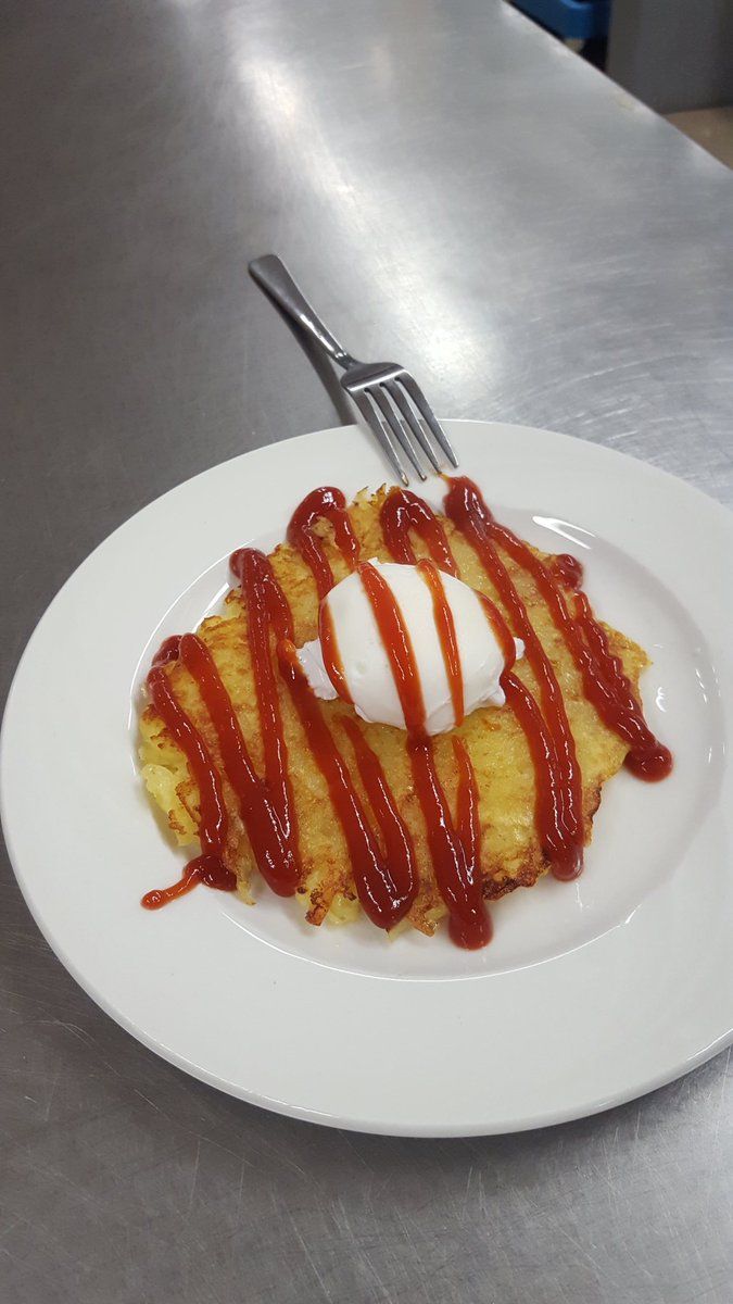 chefdazza's tweet image. Poached egg and roesti. A tasty lesson today. #thelakerway #BMLSSlearns