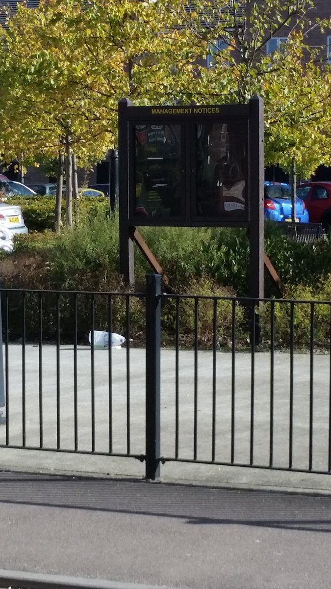 RemusOutNC's tweet photo. #remusmanagementlimited scum have taken their stuff- looks like theyve left...to be fair they never arrived  7 years later just #stolen #thousands from #newcardington residents in #fleecehold #scams. To scared to face us, his behind #bellwayhomes and ridiclous.#tp1
 Fake business https://t.co/0kIu0I3fmo