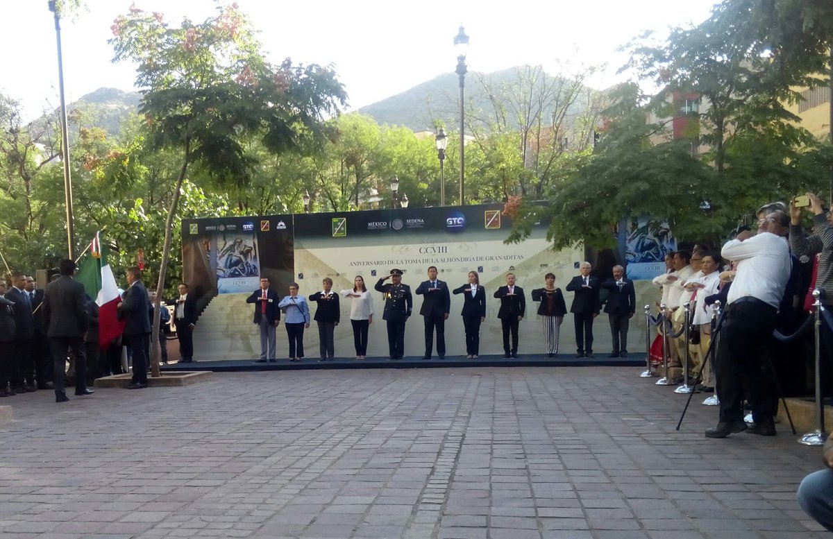 segobgente's tweet photo. #SGInforma en @gobiernogto fortalecemos los valores cívicos de los guanajuatenses. Hoy se conmemora el CCVIII Aniversario de la Toma de la Alhóndiga de Granaditas. El Srio. de Gobierno @LuisEAyalaT acompaña al Gobernador @diegosinhue en esta importante ceremonia https://t.co/tEfCG8Cgwe