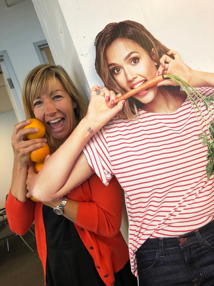 BlytheThomas's tweet photo. Just me and Jess celebrating #FNVFriday w/ @TeamFNV! I'm eating my school colors in fruits & veggies today in celebration of @PHAnews #healthycampusweek. Love my @OKstate! Go Pokes! 🍊🍊🍊 https://t.co/T6fDzpeklp