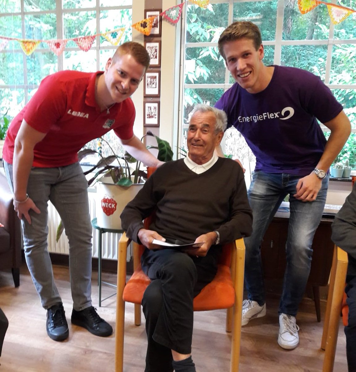 Omdat het de #weektegeneenzaamheid is, zijn we vanochtend op pad gegaan om ouderen uit te nodigen voor <a href="/necnijmegen/">N.E.C. Nijmegen</a> - FC Eindhoven. Dit leverde ontzettend leuke reacties op! Lees meer op: energieflex.nl/media/eenzame-…