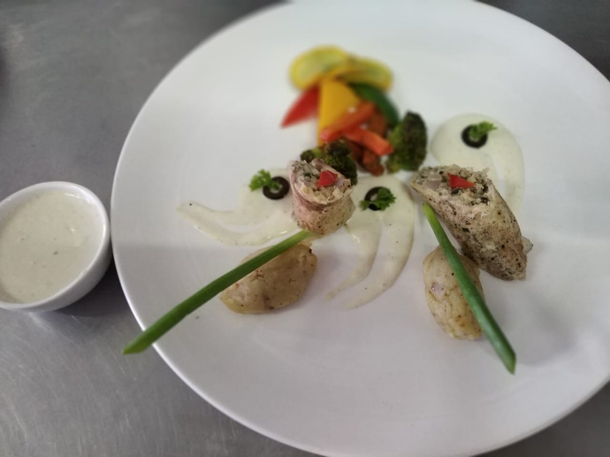 ManuShreeSharm2's tweet photo. Fish Paupiette with Lemon butter sauce. Side dish:mashed potato with boiled vegetables. @IIHMHOTELSCHOOL #Jaipur #IIHMPresenter #kitchenpracticals 
@subornobose @DirectorIIHM @AADirIIHMDELHI @shaunkenworthy @SanjeevKapoor @amankasera_94 @sunilhoon @ajitfnb @chefrathoreiihm https://t.co/l6FIZQIXVS