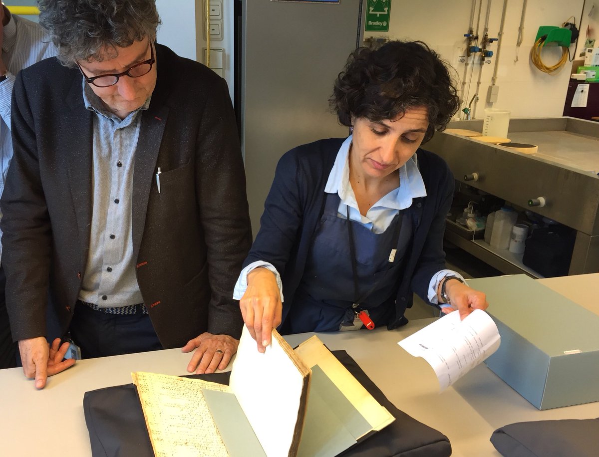stadsarchief's tweet photo. De tentoonstelling ‘Rembrandt Privé’ is volop in voorbereiding. Documenten uit onze depots vertellen het verhaal van het leven, de liefdes, het geld en natuurlijk de kunst van ‘s lands beroemdste schilder. Vanaf 7 december. https://t.co/WQgwRX5s8O