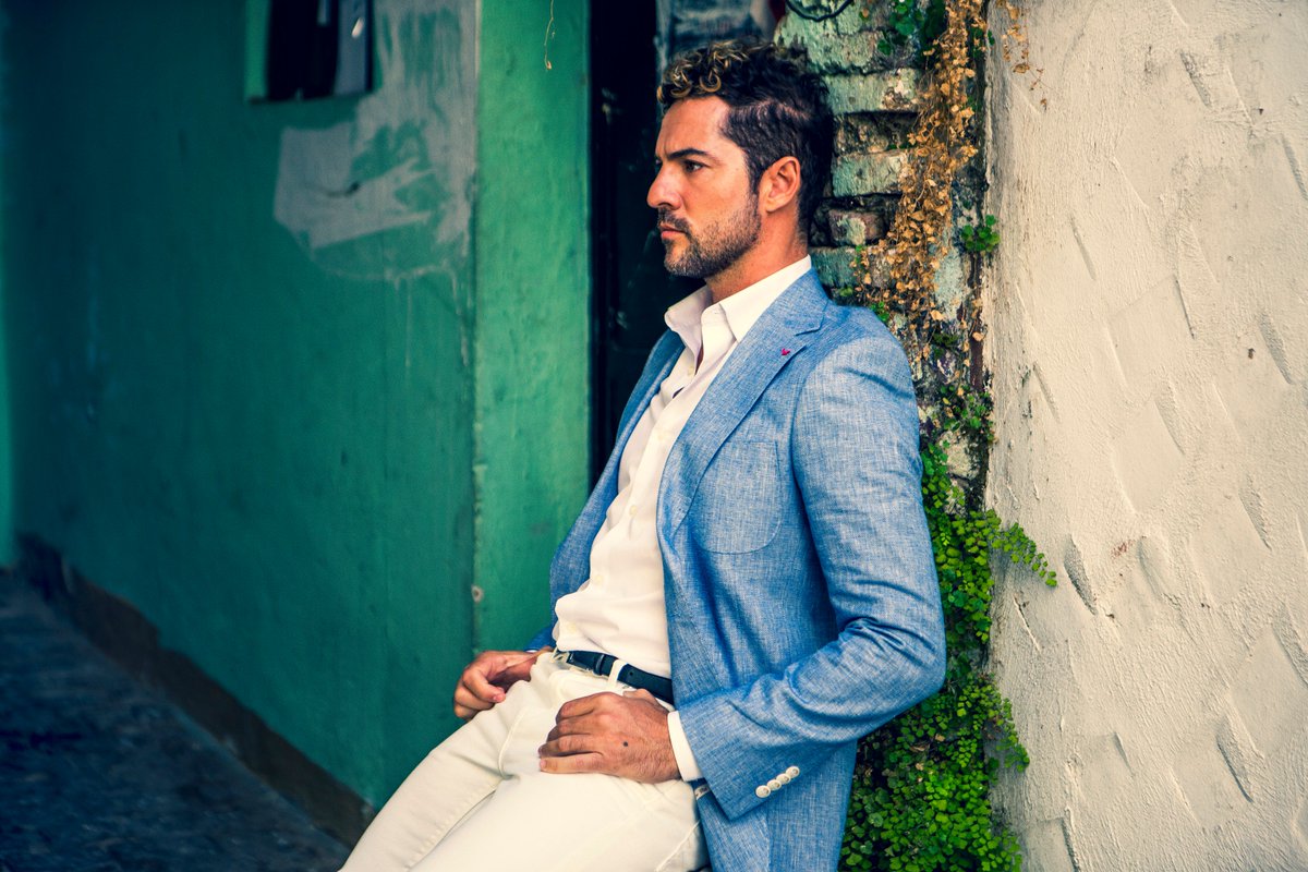 UMusicColombia's tweet photo. Hoy ¿A quién te atreverías a pedirle #Perdón? 

@davidbisbal @Greeicy_rendon https://t.co/DtIr5W0Gae