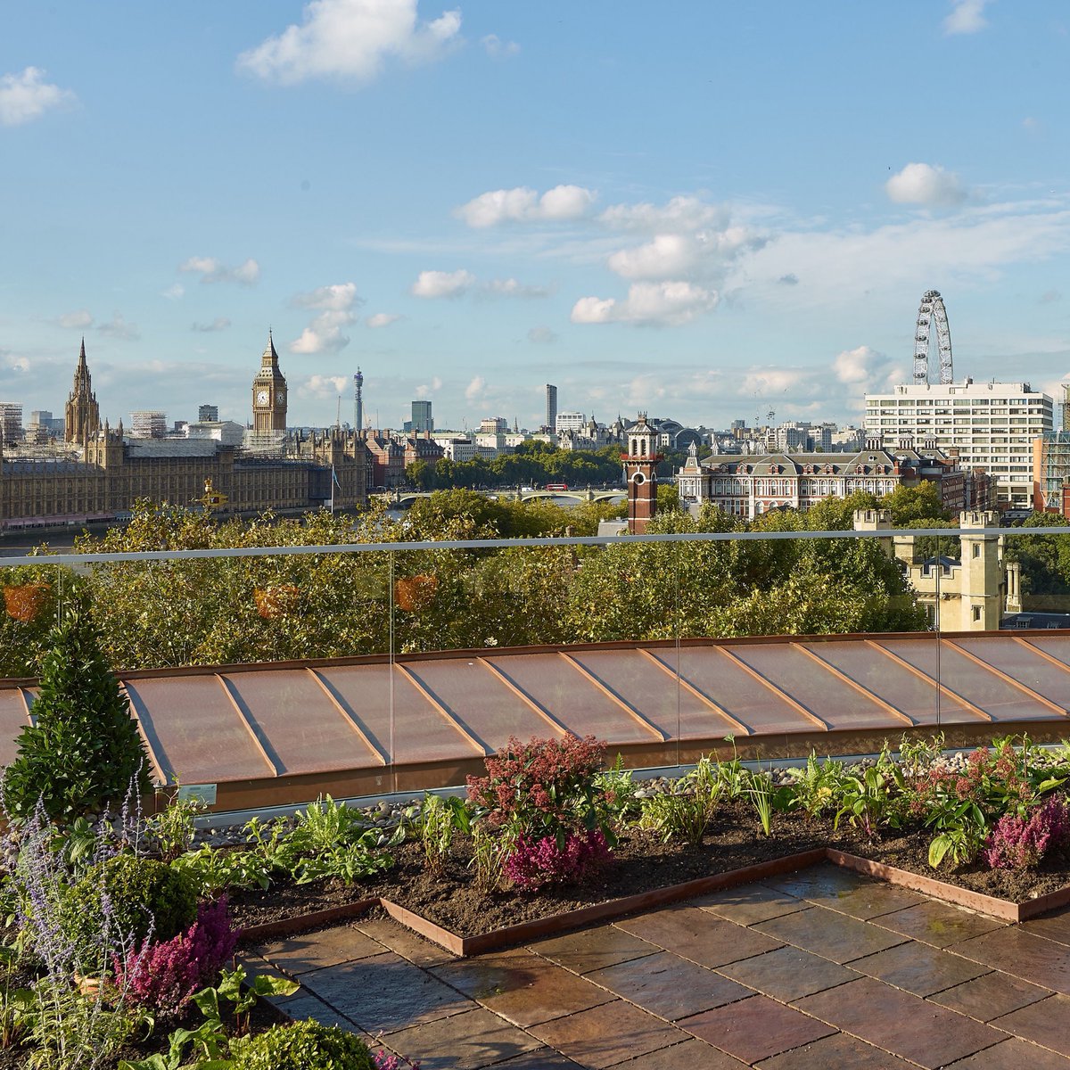 TWCLProperty's tweet photo. Unrivaled city views ✓ Bespoke interiors ✓ Concierge, gym & cinema ✓ #PalaceView has it all.
Book your viewing today: 020 3918 7424 https://t.co/gWUgCIxXi4