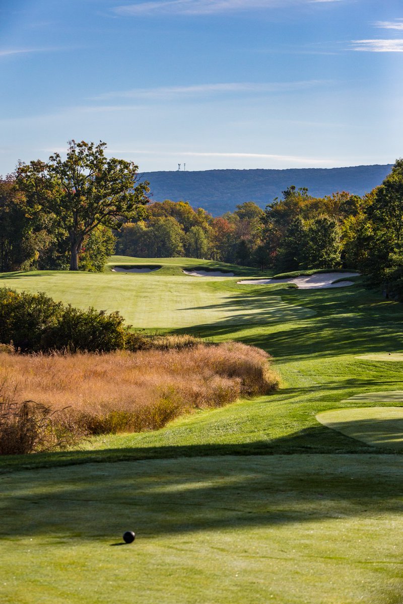 TrumpGolfHV's tweet photo. Our 14th hole is a risk reward hole that highlights the natural beauty found in the Hudson Valley #beautifulgolf #golfhudsonvalley https://t.co/BXHlOlo4RX