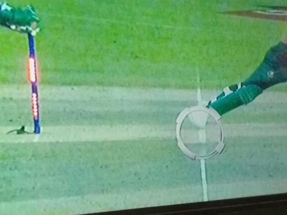 RahmanTuhidur's tweet photo. This is not fair... 

এটা কখনোই আউট না 😡😠.                         #acc #robtucker plz see . https://t.co/HuMlStZWSk