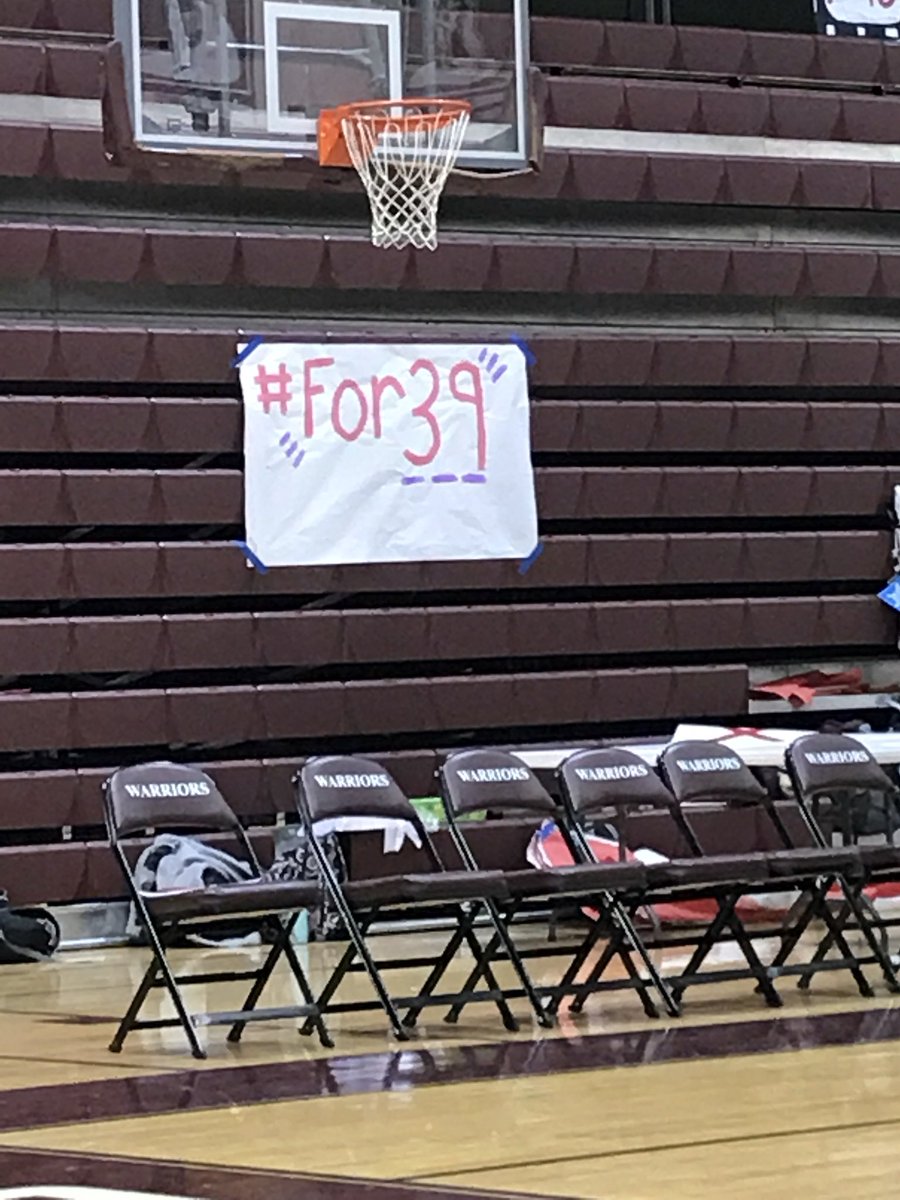 SCWBallmannGnau's tweet photo. Look at these lovely ladies respresenting the volleyball program on court! Congrats ladies!
Also, thank you @SCWStuCo for keeping our signs for the HOCO assembly. Continued support for @VbWarrenton #For39 https://t.co/k9NBOyScgh