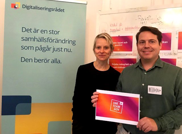 Nr 4: Jenny Fossum &amp; Tommy Söder från <a href="/OneTeamGovSE/">One Team Gov Sverige</a> har precis besökt oss. En rörelse som vill förnya offentlig sektor genom att förbättra arbetssätt &amp; tjänster. Viktigt och inspirerande! Det finns ett brett engagemang för att utveckla den offentliga apparaten. #fredagsgasten