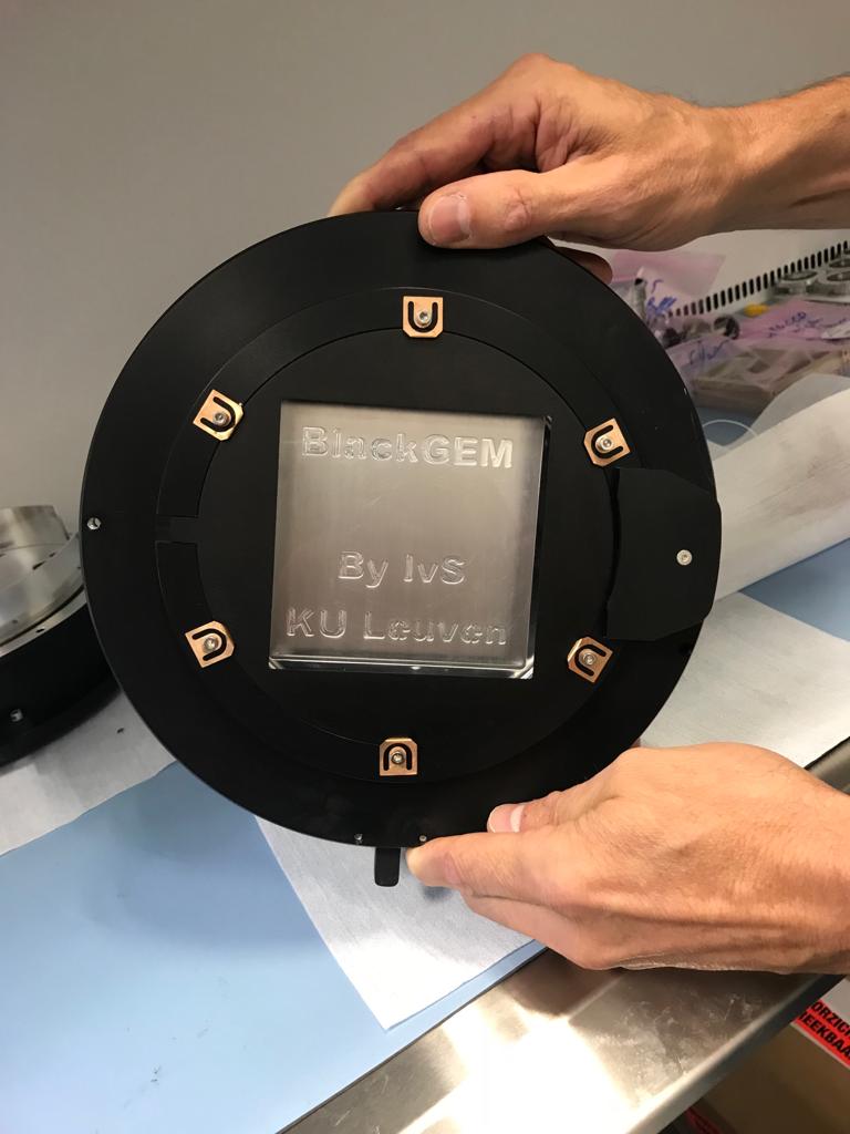 BlackGEM_Array's tweet photo. Gert Raskin of @KU_Leuven IvS with the next batch of BlackGEM cryostats. https://t.co/YSabGF48v5