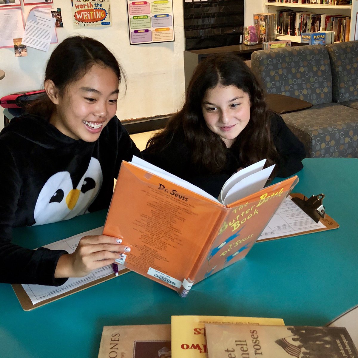MissDiVenere's tweet photo. Ss reading to one another; identifying signposts in children’s books! #engagesms #engage109 @DeerfieldPL https://t.co/IQCh63KZgv
