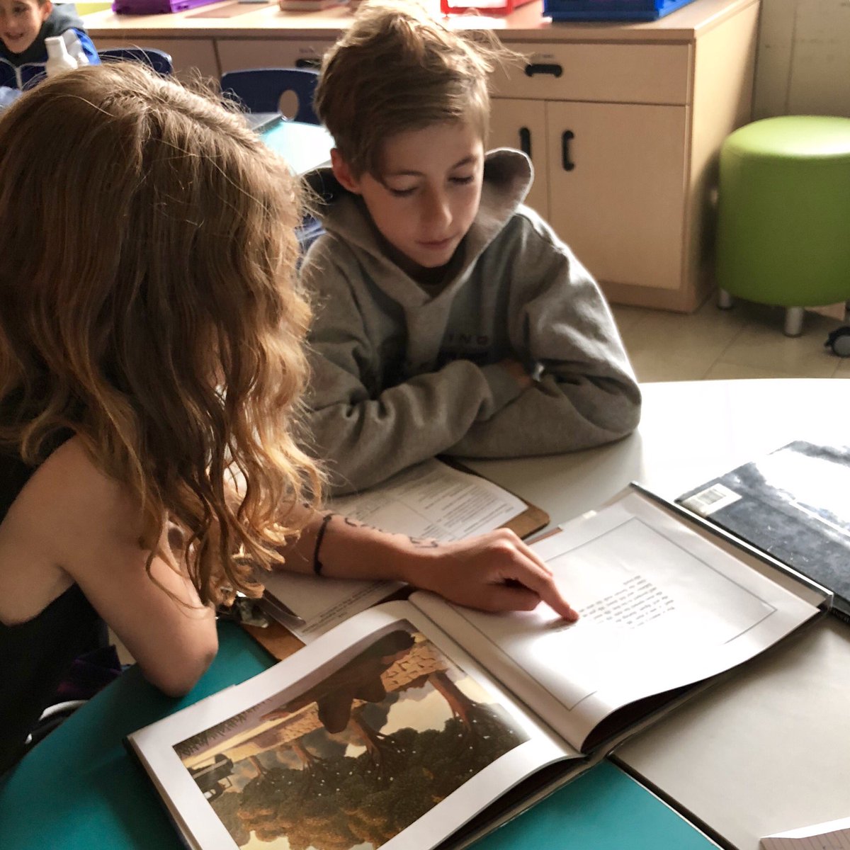 MissDiVenere's tweet photo. Ss reading to one another; identifying signposts in children’s books! #engagesms #engage109 @DeerfieldPL https://t.co/IQCh63KZgv