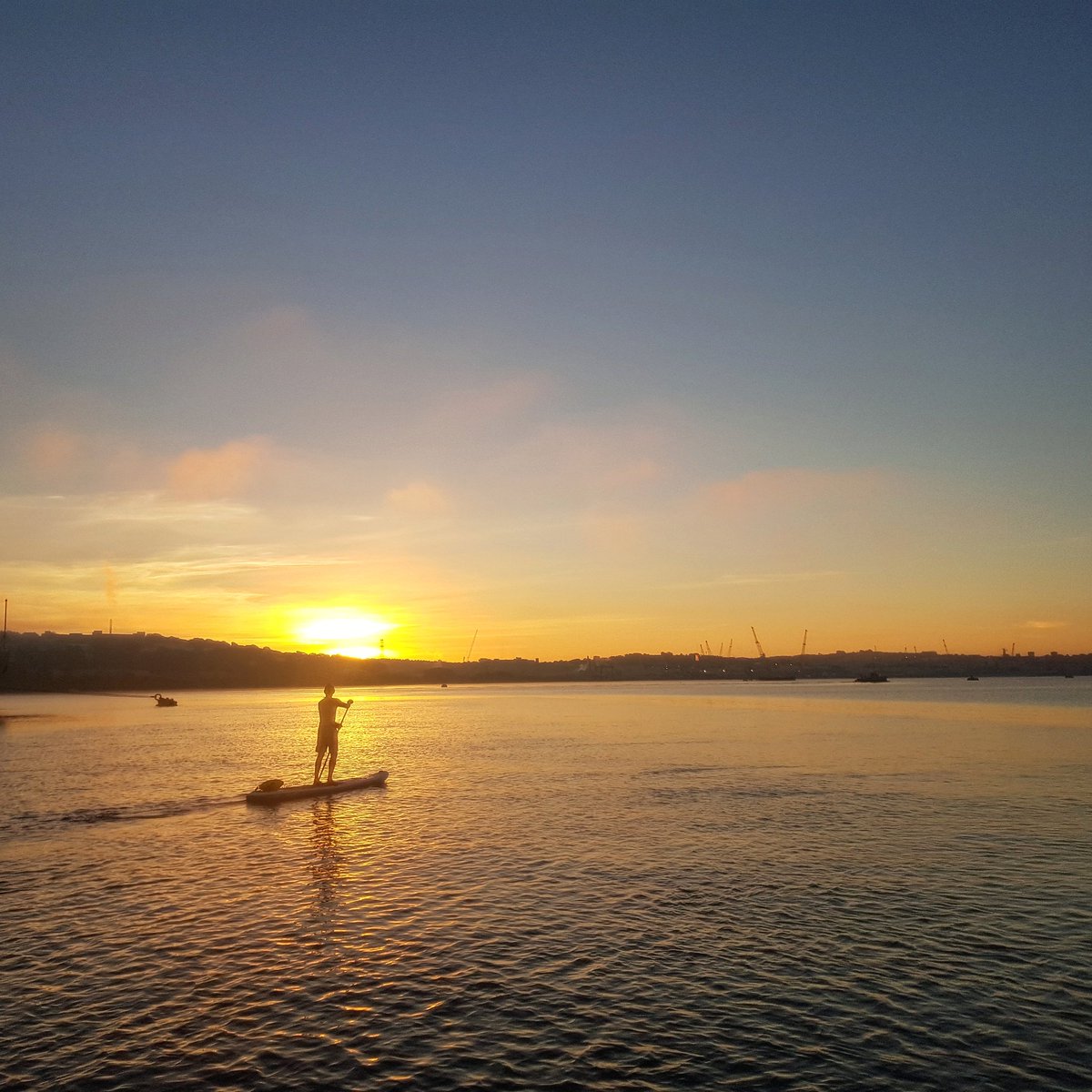 isuplife's tweet photo. Another photo from the #sunrise session earlier this week. Making the most of #SUPtember Yes its a thing, I made it a thing 😊🤙.
#devon #cornwall #rivertamar #paddleboarding #standuppaddleboarding #suplife #plymouth https://t.co/mlyxc4AGY6