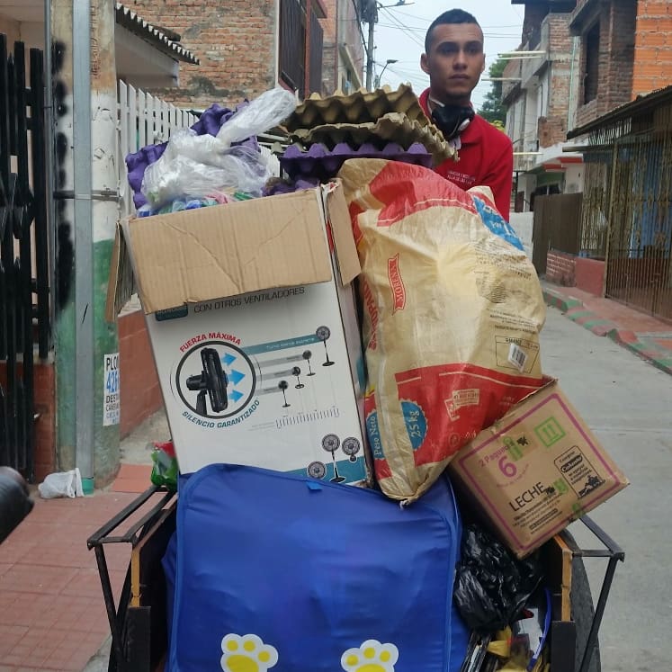 brs_las's tweet photo. Vamos a darle con toda cada día somos una barra y estamos haciendo todo para cambiar la mala imagen ahora trabajamos para nosotros mismos y para los niños de nuestra fundación AGUANTE A LA VIDA.

FUNDACIÓN Y RECICLADORA VILLA DE LAS PALMAS
@BRS_COL @elaguanterojotv https://t.co/IyyLSmklub