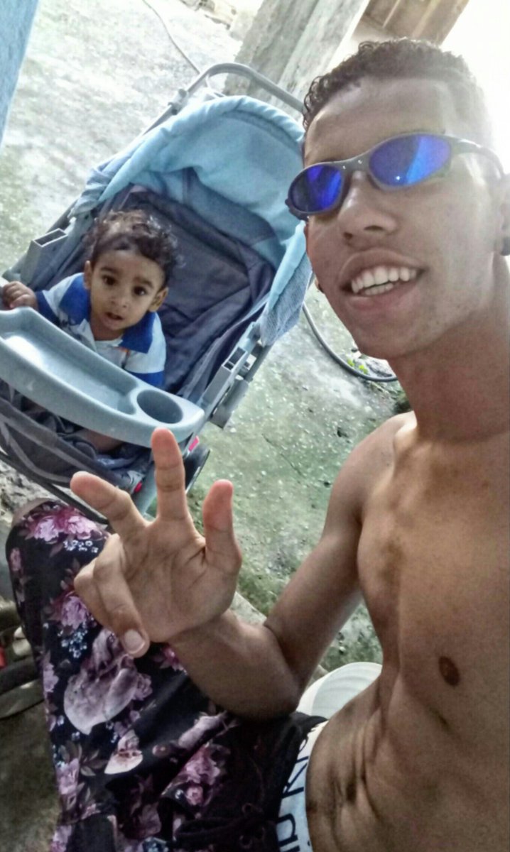 PatrikOficiaal's tweet photo. Te amo carinha ❤ #MomentoBaba https://t.co/h3ZUXp1k2b