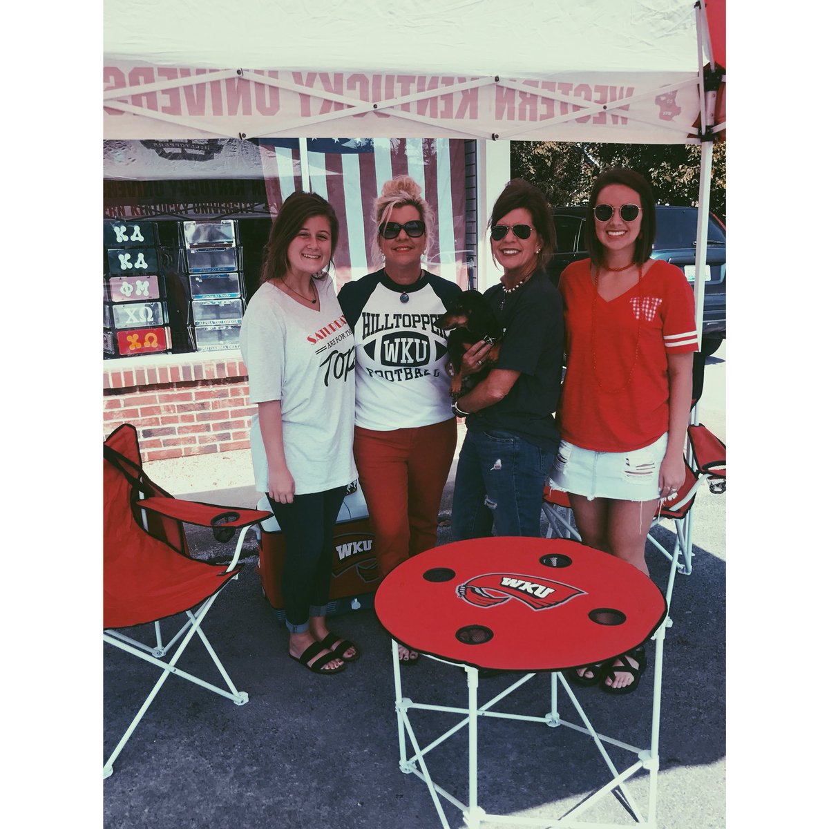 CollegeGraffiti's tweet photo. This time last year on Parent’s Day❤️ Saturday we will have select gift items, pottery, 1/4 zips, &amp; jackets all 30% off. Come see us today 11-5 and tomorrow 10:30-2✨ #ShopLocal #WeLoveOurCGFamily #GoTops https://t.co/tMJnyq8hIB