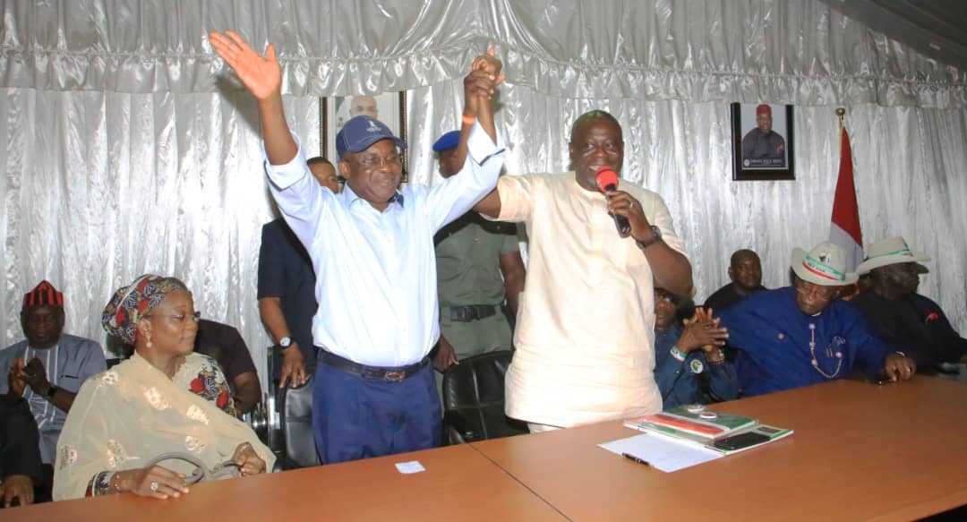 Ceorhemz's tweet photo. Today in Akwa Ibom, PDP chairman Obang Paul Ekpo presented Sen. David Mark to the National Delegates in Uyo Akwa Ibom state. DG of of David Mark Campaign team, Sen. Zainab Kure was also there #MarkOfHope #MarkofImpact https://t.co/y2FipSz2fV
